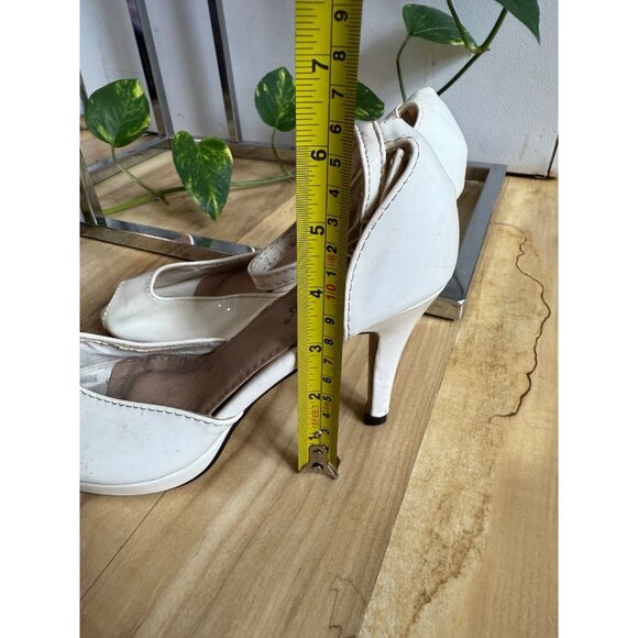 Pierre Dumas size 6.5 white peep toe heels - Picture 5 of 8